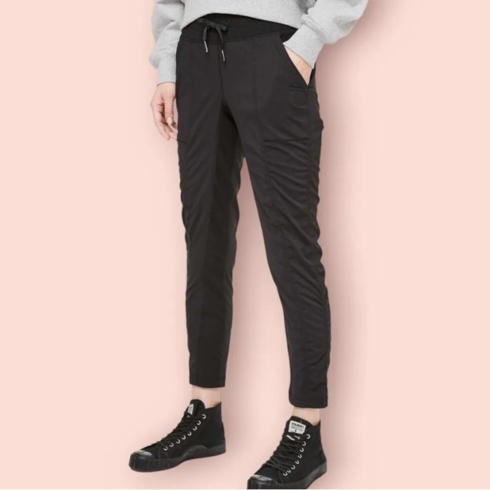 Lululemon Studio Pant Black Unlined 24” Inseam No Pilling Size 2 Ankle Crop 7/8